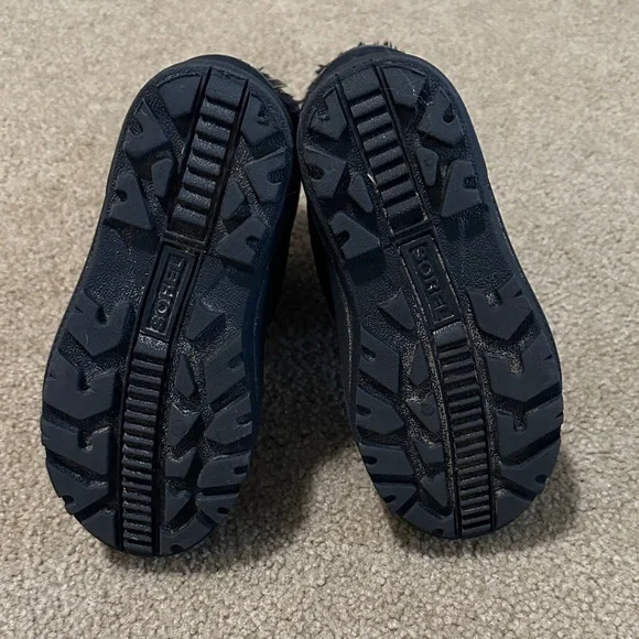 Sorel Black Snow Boots with Fur Trim - Picture 5 of 6